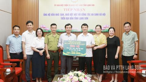 Sở Nông nghiệp và Môi trường, các đơn vị, doanh nghiệp ủng hộ hơn 241 triệu đồng hỗ trợ xóa nhà tạm, nhà dột nát