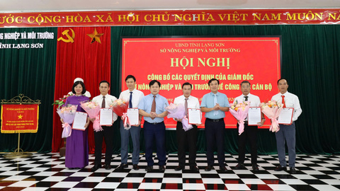 Công bố các quyết định về công tác cán bộ