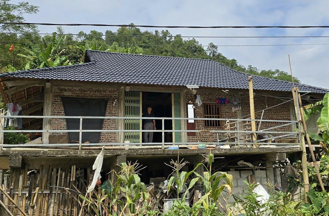Từ một ngôi nhà cũ kỹ, nay gia đình ông Tượng được sống trong không gian sáng sủa, rộng rãi, không còn dột nát hay sợ gió bão. Ảnh: Hoàng Nghĩa. Từ một ngôi nhà cũ kỹ, nay gia đình ông Tượng được sống trong không gian sáng sủa, rộng rãi, không còn dột nát hay sợ gió bão. Ảnh: Hoàng Nghĩa.