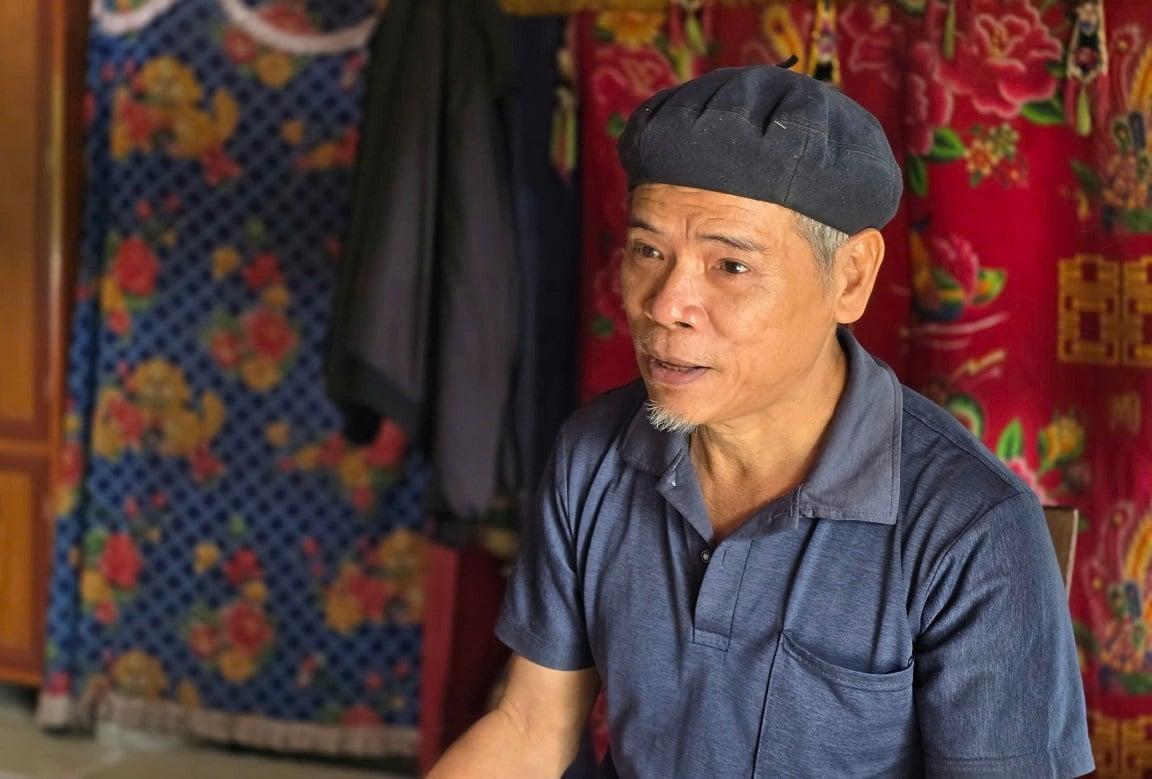 Ông Lăng Văn Tượng chia sẻ về những năm tháng khó khăn trước khi được hỗ trợ xây dựng nhà ở mới. Ảnh: Hoàng Nghĩa. Ông Lăng Văn Tượng chia sẻ về những năm tháng khó khăn trước khi được hỗ trợ xây dựng nhà ở mới. Ảnh: Hoàng Nghĩa.
