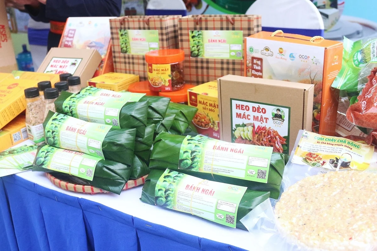 Những sản phẩm OCOP của Lạng Sơn đều mang đậm dấu ấn vùng miền từ nguyên liệu, cách chế biến cho đến câu chuyện phía sau. Ảnh: Trung Hiếu.