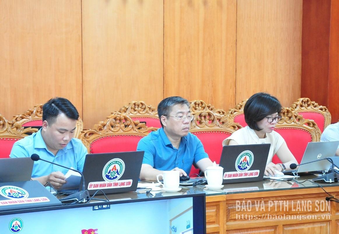 Lãnh đạo các phòng, đơn vị chuyên môn thuộc Sở Nông nghiệp và Môi trường dự hội nghị