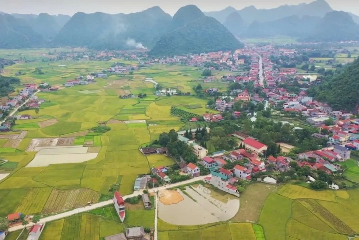 Việc hoàn thiện cơ sở dữ liệu đất đai đang góp phần nâng cao hiệu quả quản lý đất đai và phục vụ chuyển đổi số tại Lạng Sơn. Ảnh: Đinh Mười. Việc hoàn thiện cơ sở dữ liệu đất đai đang góp phần nâng cao hiệu quả quản lý đất đai và phục vụ chuyển đổi số tại Lạng Sơn. Ảnh: Đinh Mười.