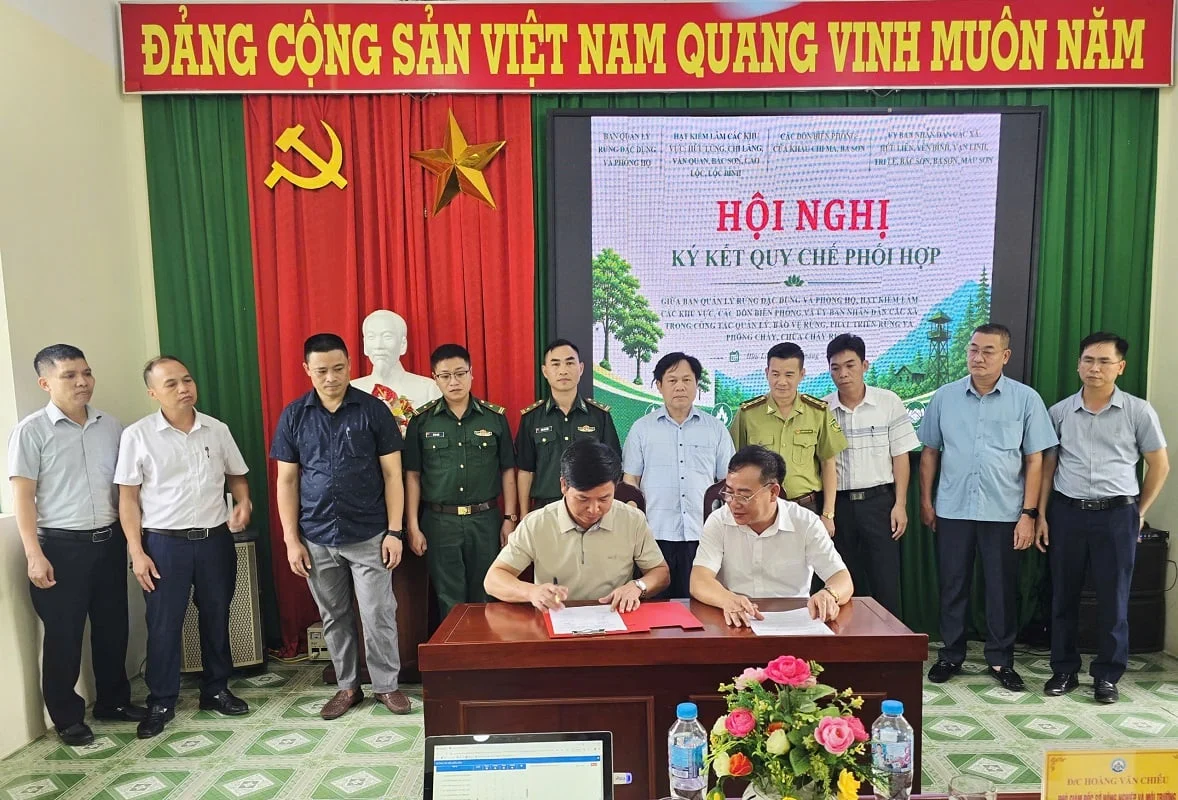 Quy chế phối hợp giữa chủ rừng và chính quyền các xã góp phần gắn trách nhiệm bảo vệ rừng với từng địa bàn. Ảnh: Hoàng Nghĩa. Quy chế phối hợp giữa chủ rừng và chính quyền các xã góp phần gắn trách nhiệm bảo vệ rừng với từng địa bàn. Ảnh: Hoàng Nghĩa.