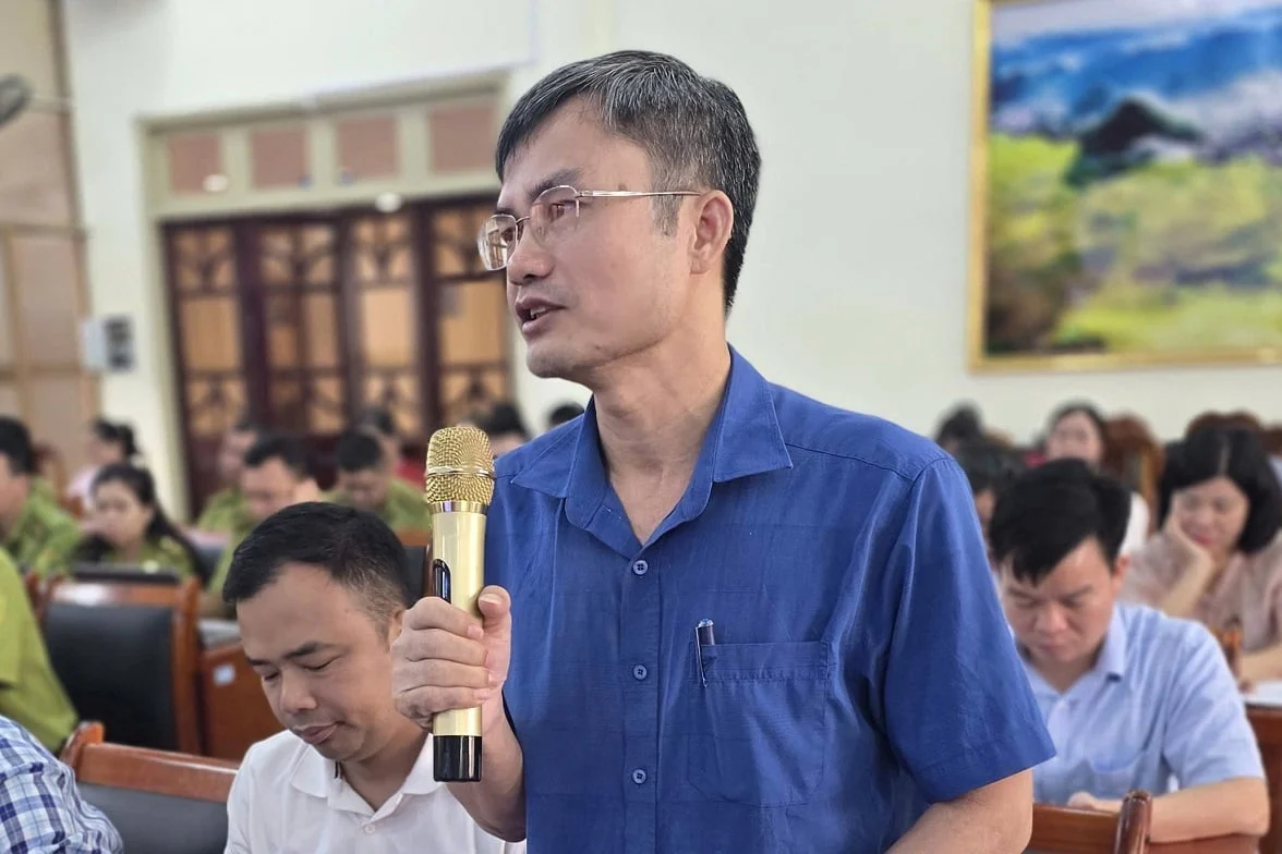 Đại diện doanh nghiệp trao đổi những khó khăn, vướng mắc trong quá trình thực hiện thủ tục hành chính và tiếp cận đất đai. Ảnh: Hoàng Nghĩa. Đại diện doanh nghiệp trao đổi những khó khăn, vướng mắc trong quá trình thực hiện thủ tục hành chính và tiếp cận đất đai. Ảnh: Hoàng Nghĩa.