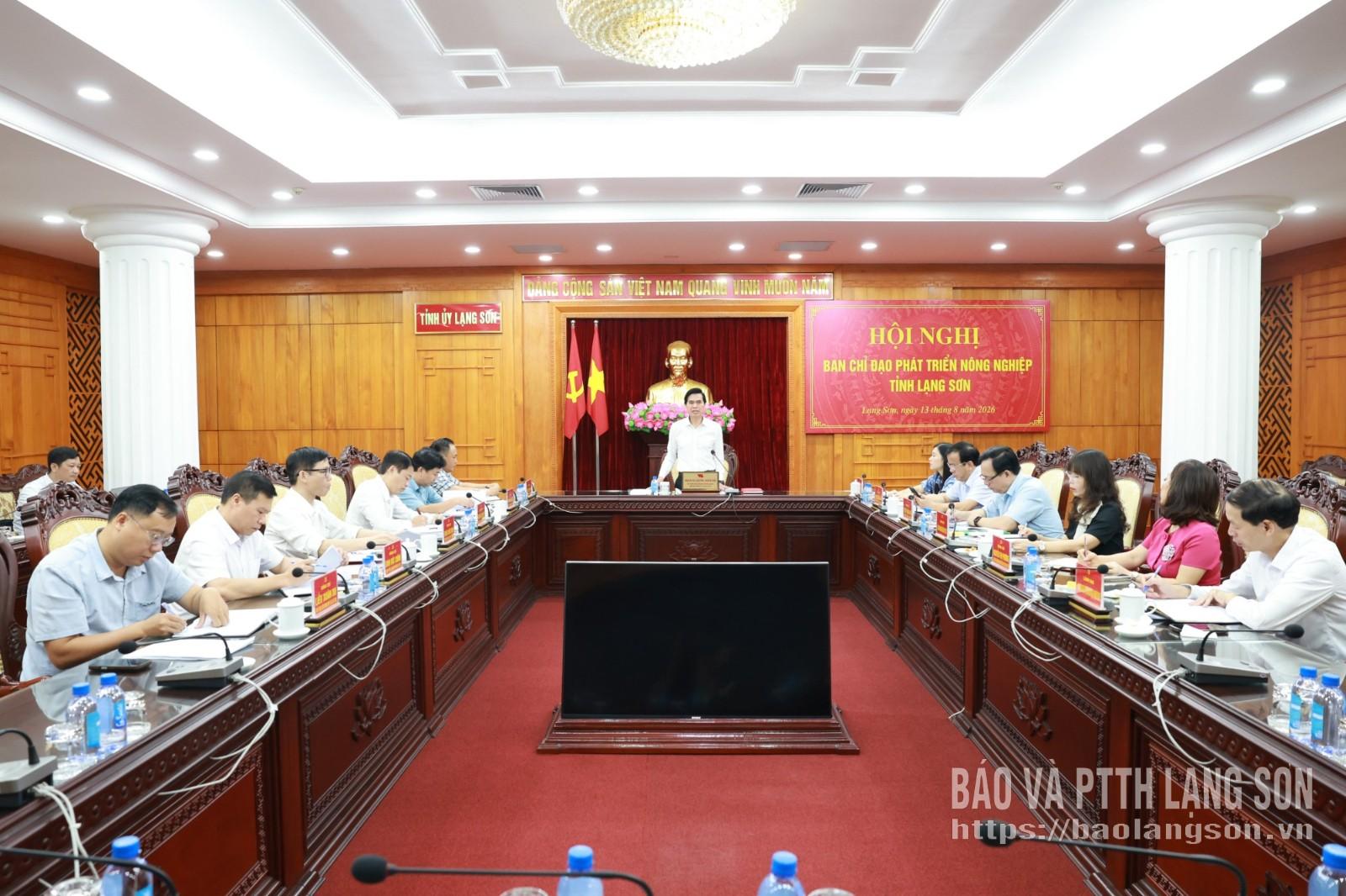 Đồng chí Hoàng Quốc Khánh, Ủy viên Trung ương Đảng, Bí thư Tỉnh ủy, Trưởng BCĐ Phát triển nông nghiệp tỉnh quán triệt một số nội dung tại hội nghị
