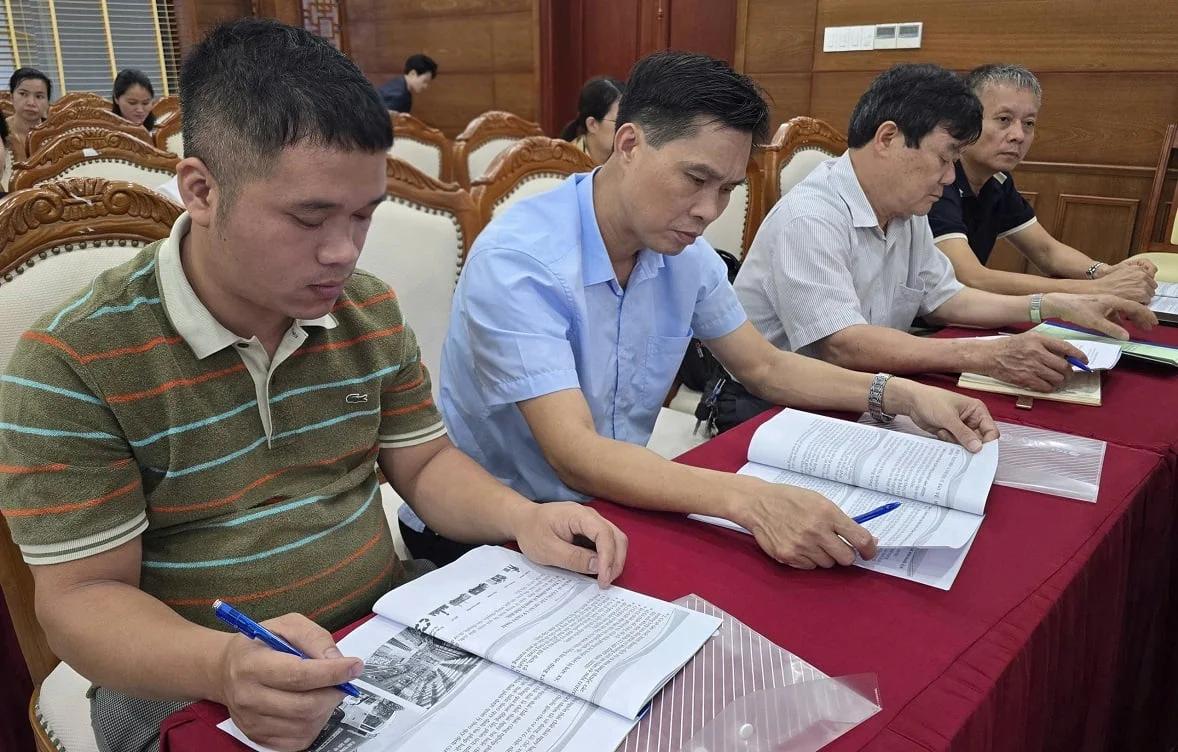 Doanh nghiệp Lạng Sơn cập nhật những quy định về bảo vệ môi trường và quản lý chất thải. Ảnh: Hoàng Nghĩa. Doanh nghiệp Lạng Sơn cập nhật những quy định về bảo vệ môi trường và quản lý chất thải. Ảnh: Hoàng Nghĩa.