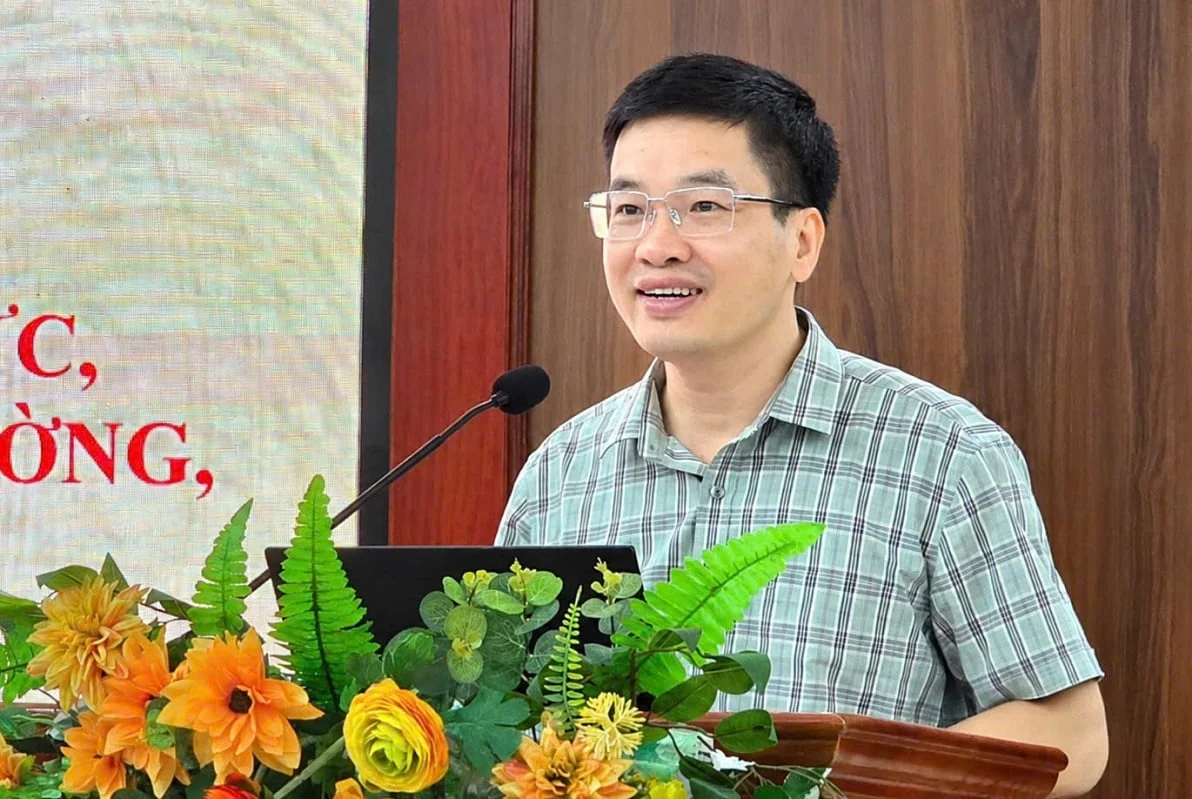 Theo Phó Giám đốc Sở Nông nghiệp và Môi trường Triệu Đức Minh, qua kiểm tra tại một số đơn vị, có doanh nghiệp chưa nắm chắc các nội dung trong giấy phép môi trường. Ảnh: Hoàng Nghĩa. Theo Phó Giám đốc Sở Nông nghiệp và Môi trường Triệu Đức Minh, qua kiểm tra tại một số đơn vị, có doanh nghiệp chưa nắm chắc các nội dung trong giấy phép môi trường. Ảnh: Hoàng Nghĩa.