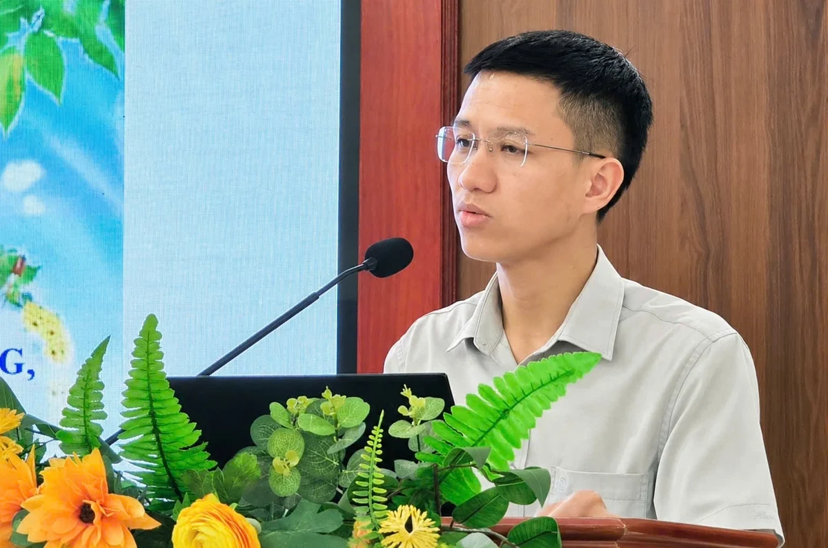 Báo cáo viên trao đổi những quy định và tình huống thực tế trong quản lý, phân loại chất thải tại nguồn. Ảnh: Hoàng Nghĩa. Báo cáo viên trao đổi những quy định và tình huống thực tế trong quản lý, phân loại chất thải tại nguồn. Ảnh: Hoàng Nghĩa.